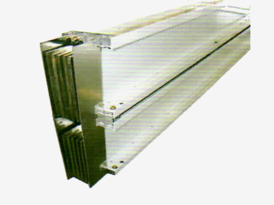 三亿体育：南京少年因爷爷不让打游戏 竟对房门狂砍31刀