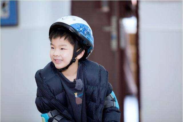 三亿体育|
黄圣依晒安迪课后作业 全英文注解引发烧议 果真一家人都是学霸(图8)