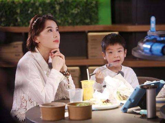 三亿体育|
黄圣依晒安迪课后作业 全英文注解引发烧议 果真一家人都是学霸(图9)