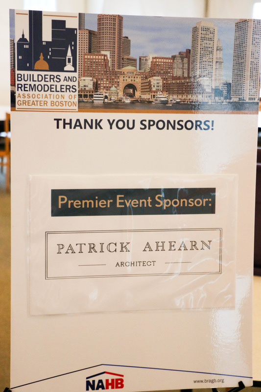 谁说哈士奇是二货 它当站长为狗狗冰雪节站岗“三亿体育”(图2) 三亿体育手机版