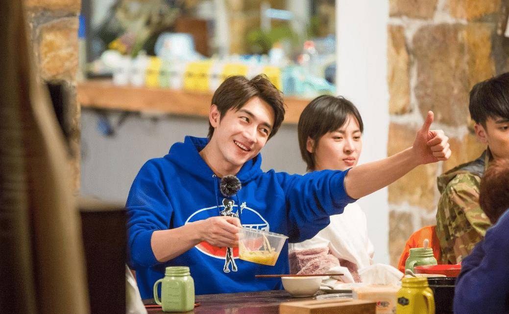 
明星的游戏名都叫啥？万茜可爱 林更新自恋 看到薛之谦：太嚣张“三亿体育”(图4)