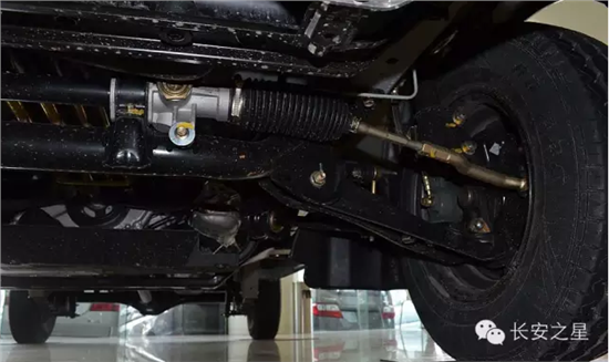 乔大帝又被玩坏了!《权力游戏》演员抱狗图被恶搞【三亿体育官网】(图1) 三亿体育手机版